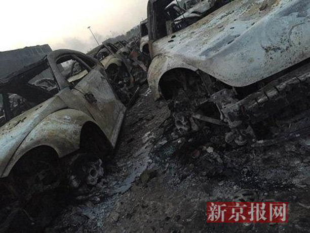 亮阁门窗,天津危化品爆炸,汽车残骸