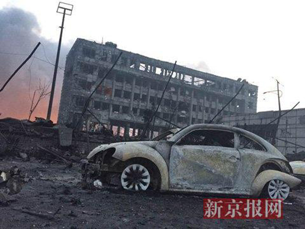 亮阁门窗,天津危化品爆炸,汽车残骸2