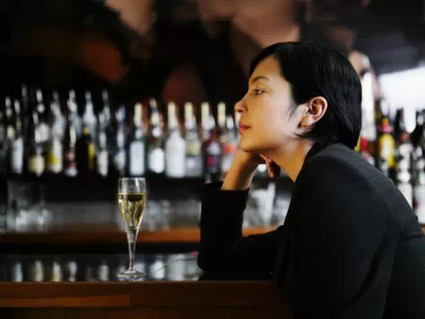 亮阁门窗,什么叫坚强