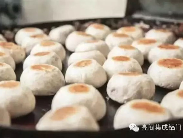 亮阁门窗，中秋节，丧心病狂的月饼您见过几种－－肉月饼