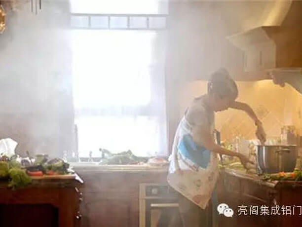 亮阁门窗,家居门窗选择--厨房