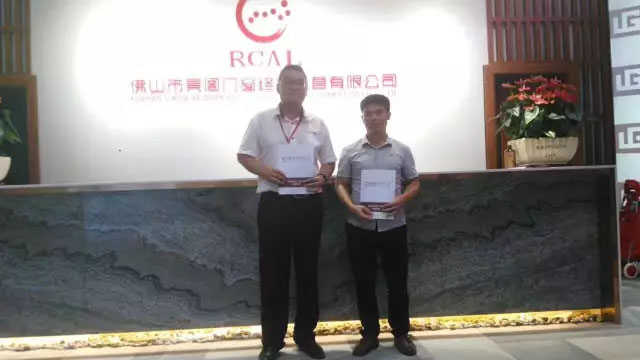全球加盟|热烈祝贺亮阁门窗火爆签约,震撼业界!