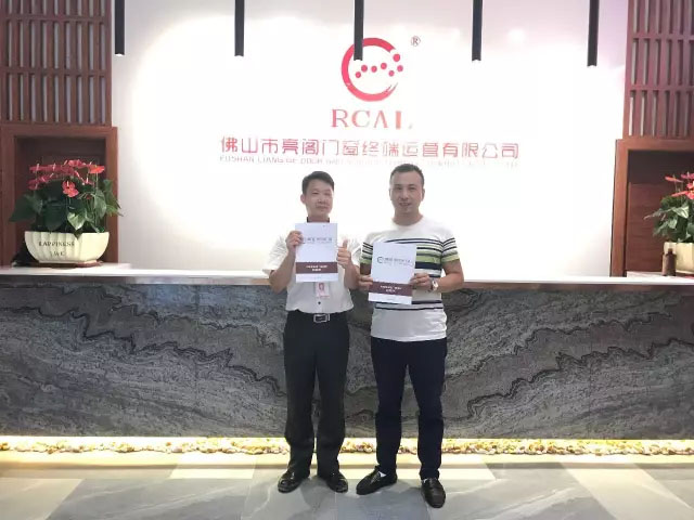 全球加盟|热烈祝贺亮阁门窗火爆签约,震撼业界!