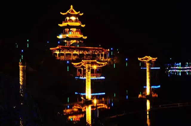 全球加盟|热烈祝贺亮阁门窗火爆签约,震撼业界!