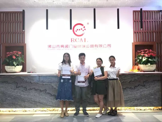 全球加盟|热烈祝贺亮阁门窗火爆签约,震撼业界!