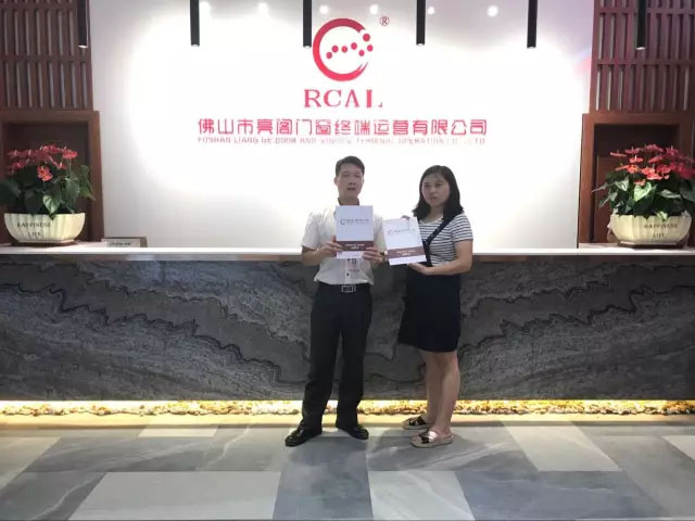 全球加盟|热烈祝贺亮阁门窗火爆签约,震撼业界!