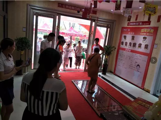 热烈祝贺亮阁门窗江西乐平店周年庆典圆满落幕！