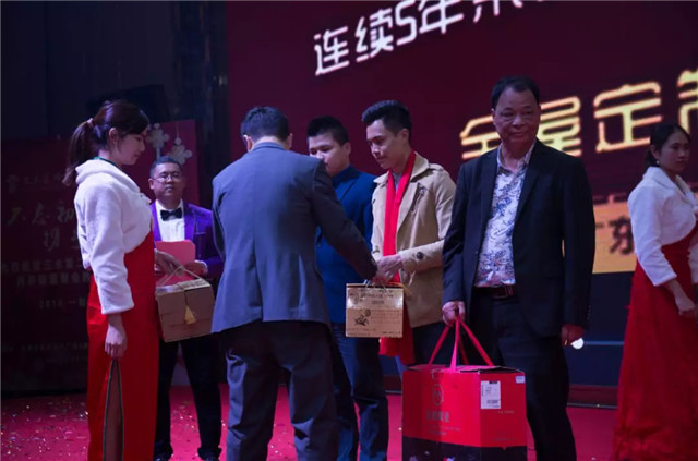 不忘初心,携手前行|热烈祝贺亮阁门窗成为三水第二届装饰建材跨界联盟成员!