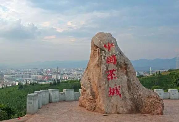 聚势奋进,共创新时代|热烈祝贺亮阁门窗成功进驻云南普洱!