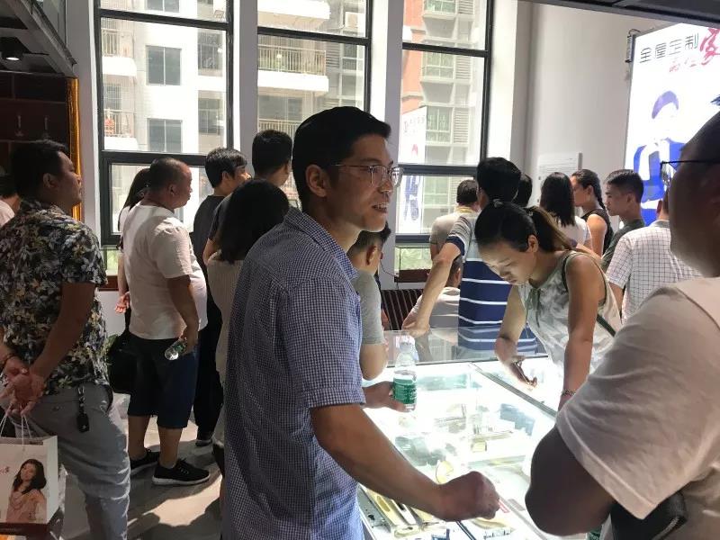 建博会｜亮阁门窗为什么不参展也这么火热？